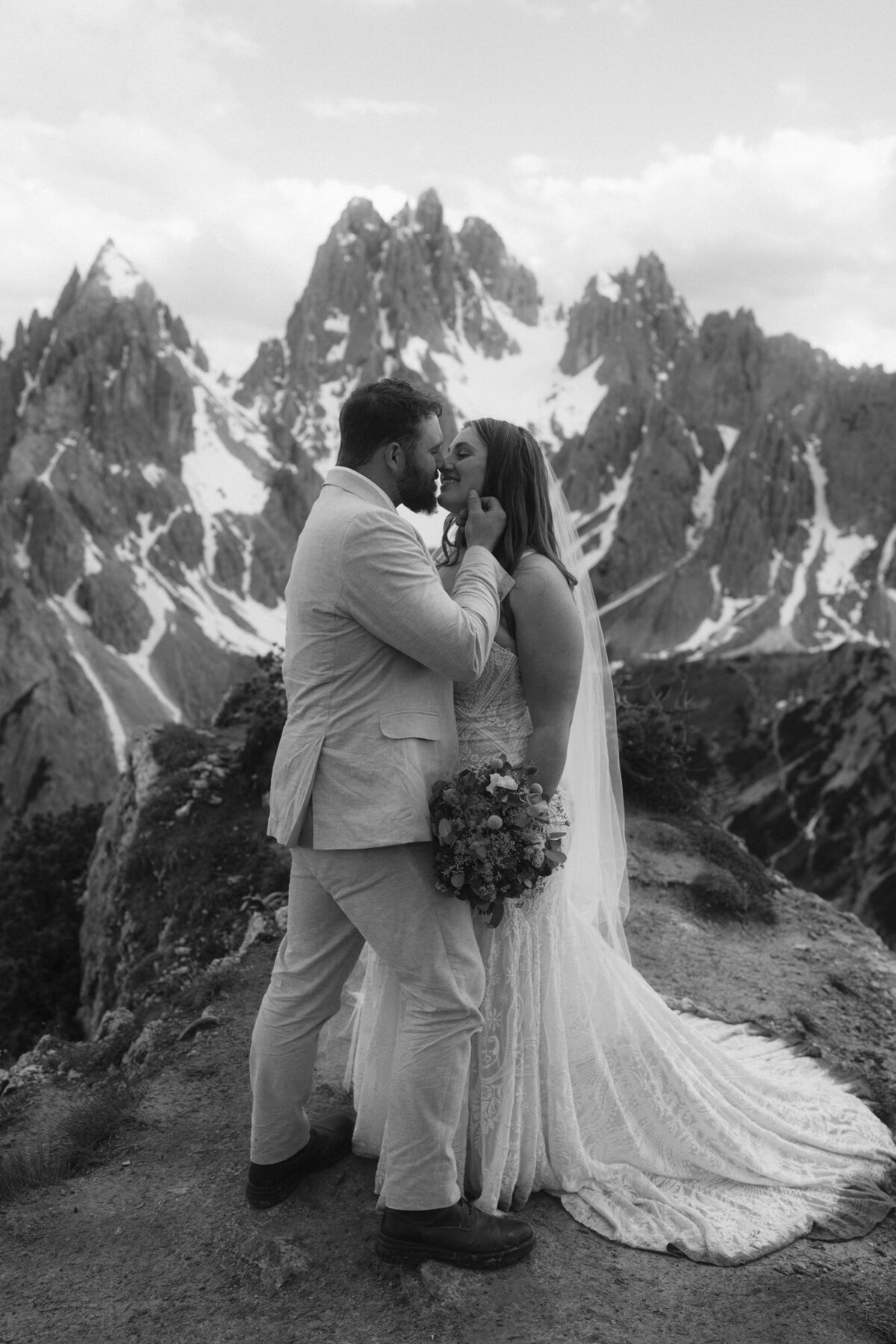 the_chaffins_international_destination_wedding_elopement_photographers_sammie_chaffin_micah_editorial_adventure_photos_travel_dolomites_italy_39