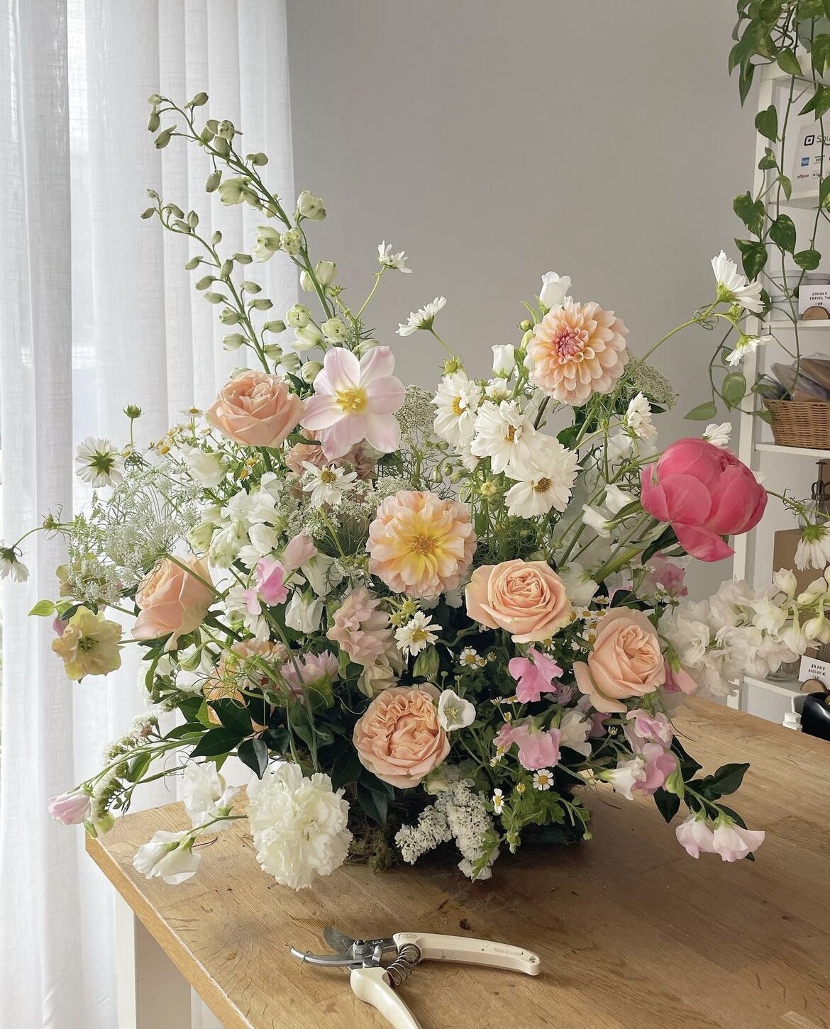 Bee's Blossoms Floral Studio Gold Coast Australia Florist Wedding Event Floral Design Flower Workshops Retail Deliveries Belle Clark Whimsical Romantic Lush Flowers Wedding Bouquets Centerpieces 03AC79BF-5976-4EF0-B2BD-1E943DD6895B