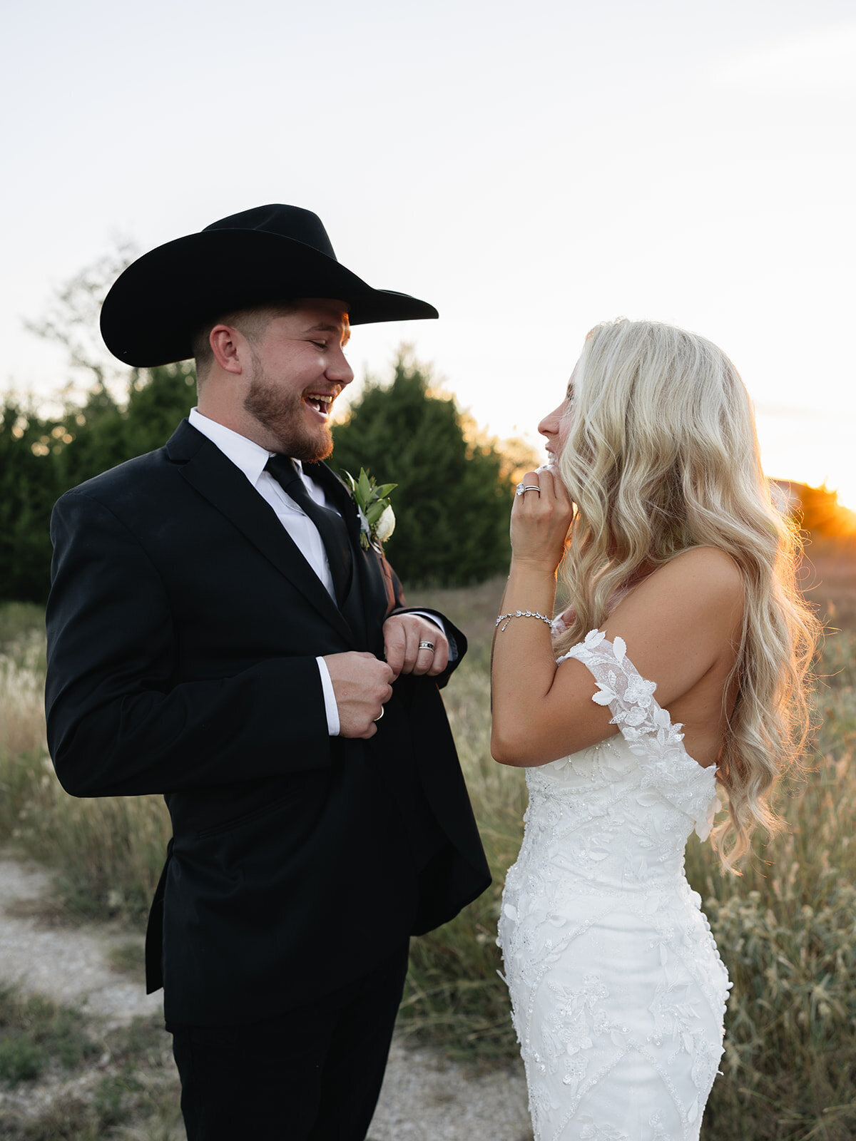 2025-10-11_DykesWeddingPreviews_MollyMurphyPhotography-88