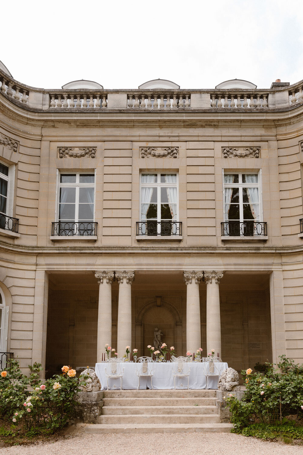 romantic-chateau-wedding-with-meringue-tower