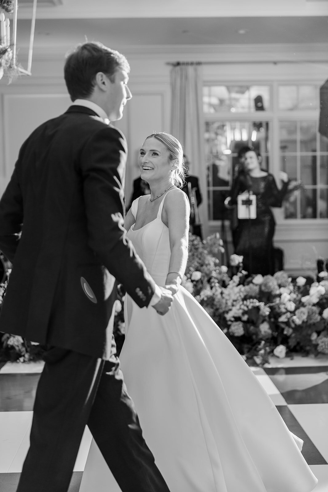 first-dance-wedding-at-woodway-country-club-ct