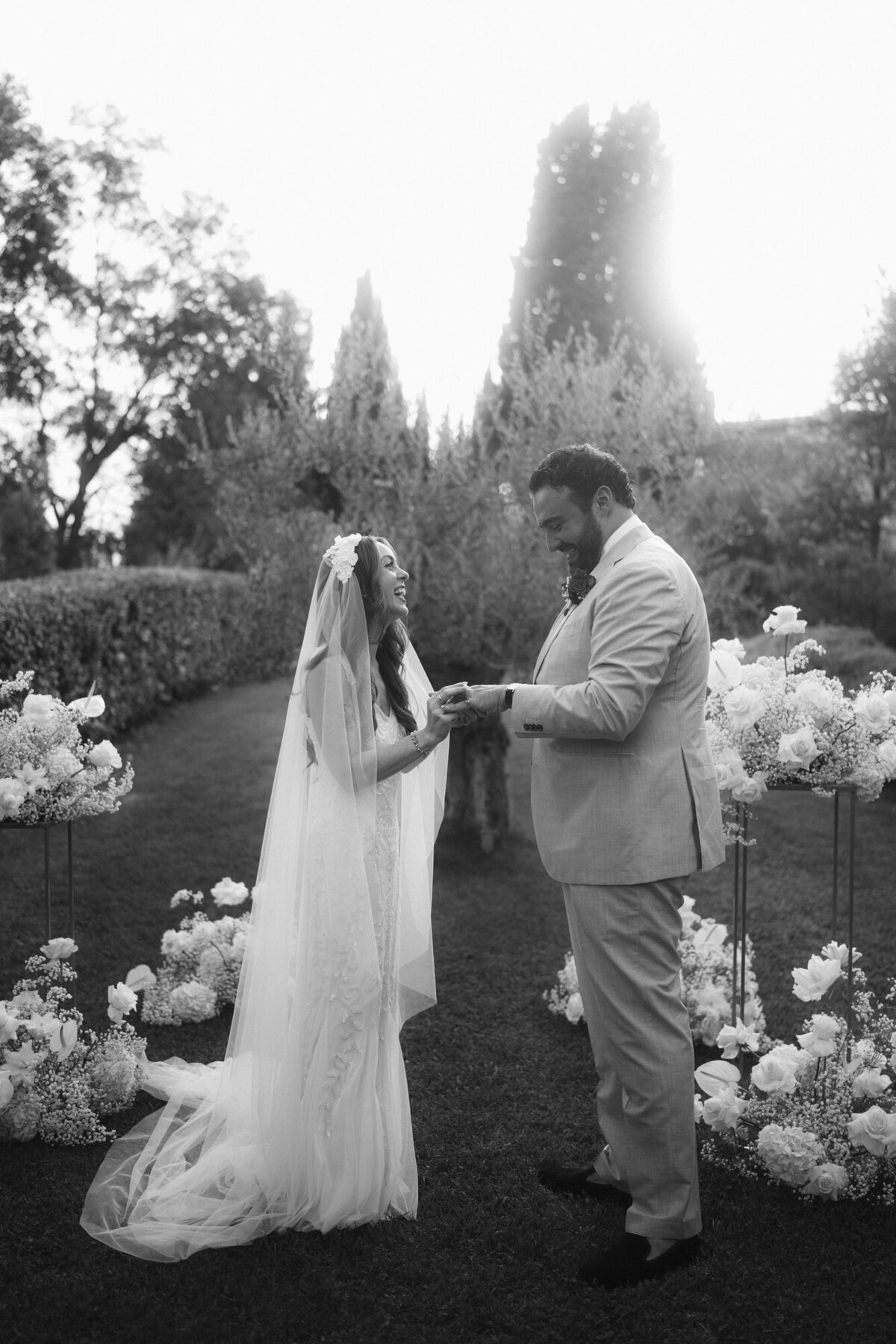 the_chaffins_international_destination_wedding_elopement_photographers_sammie_chaffin_micah_editorial_adventure_photos_travel_tuscany_italy_16