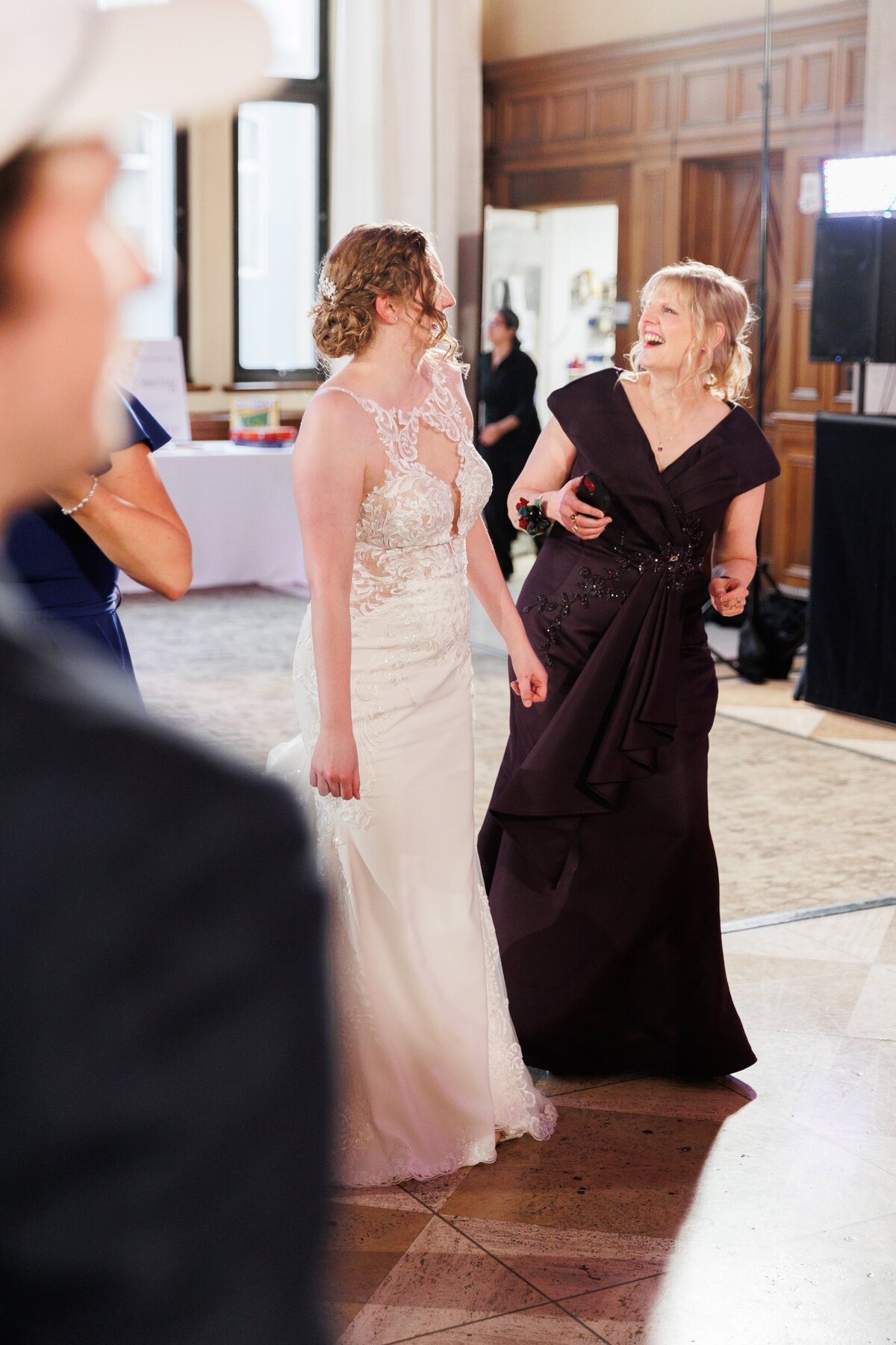 62-grand-rapids-city-flats-hotel-wedding