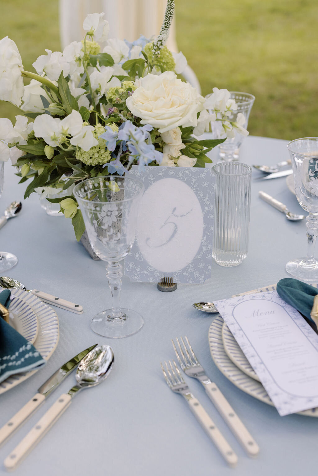 blue-wedding-tablescape
