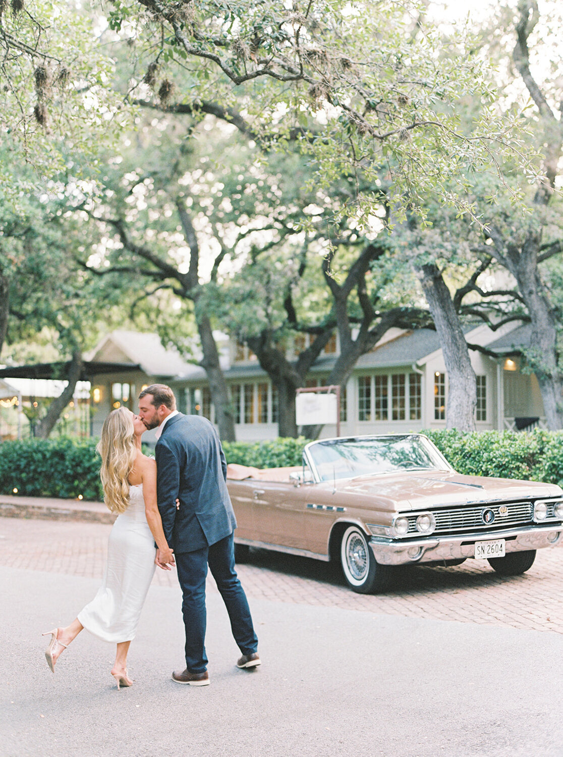 97-ruetphoto-texas-wedding-photographers-austin-engagements--ChelseaNick-Engagements-featherandtwine-195_websize 2