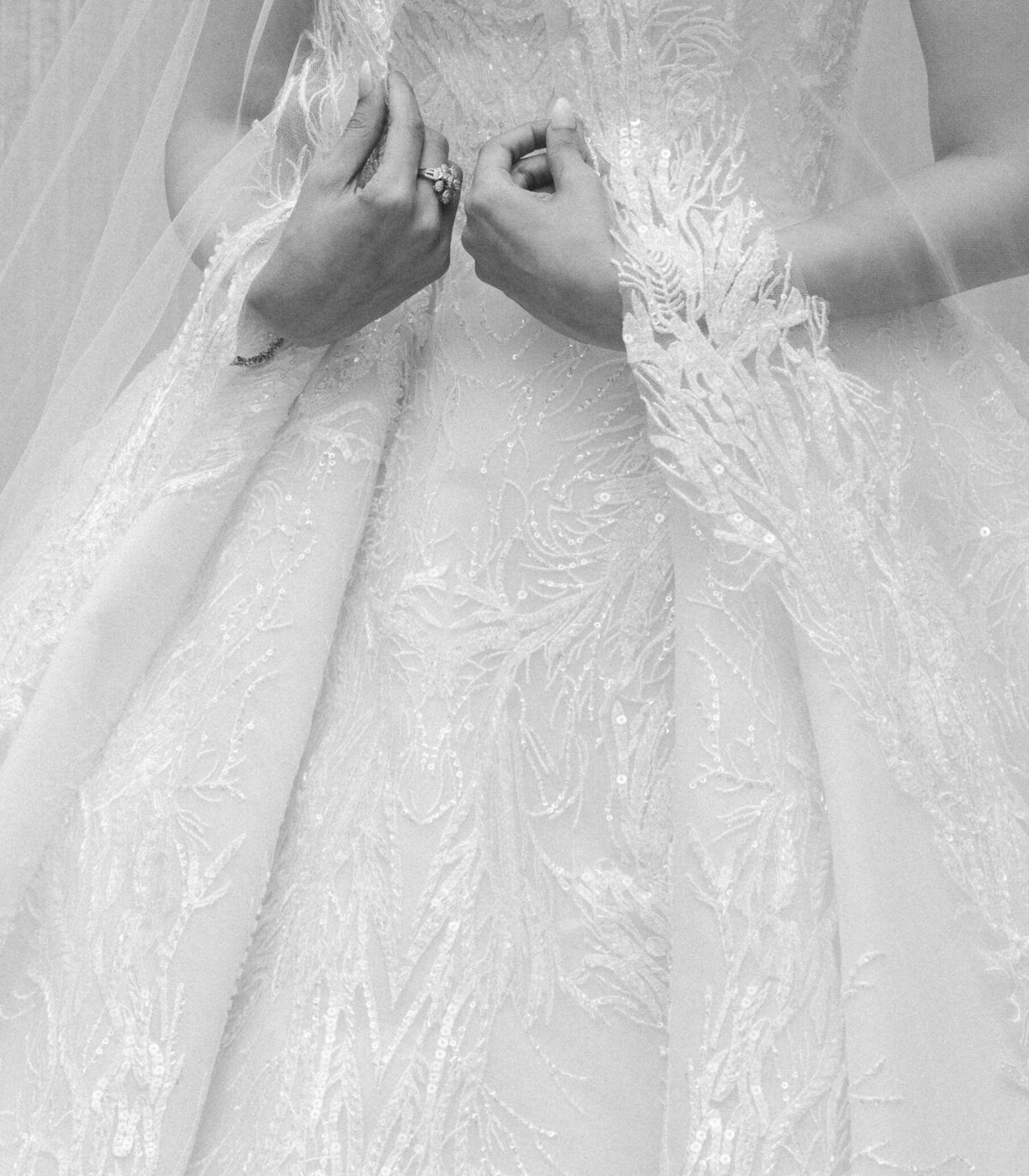 1095_luxury_emirati_wedding_photographer-at_rixos_saadiyat_premium_abu_dhabi_intimate_wedding_by_arabia_weddings_published_photographer_saskia_marlohcu