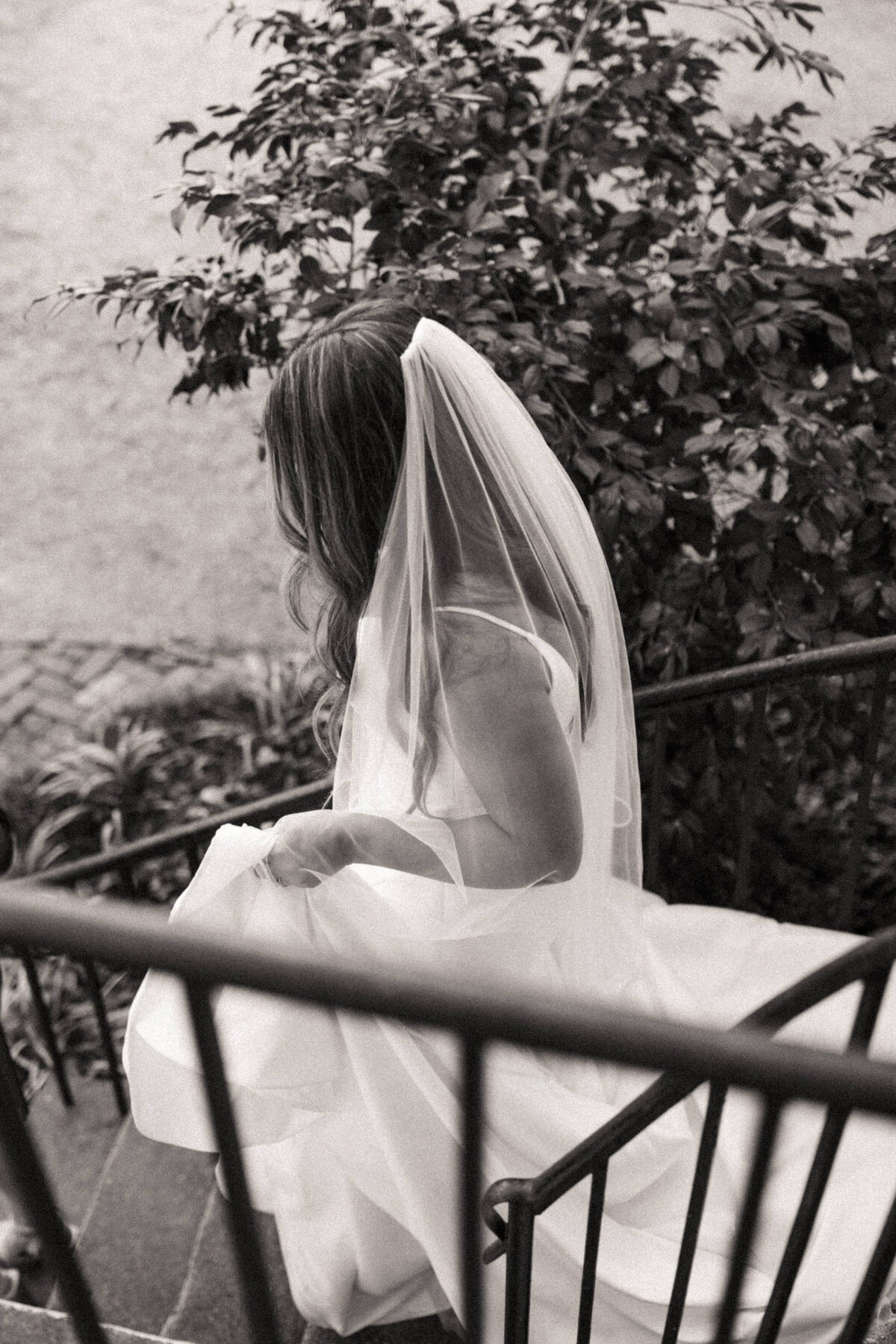 aberdeen-mississippi-tupelo-ms-the-magnolias-antebellum-home-wedding-venue-bridal-bride-staircase