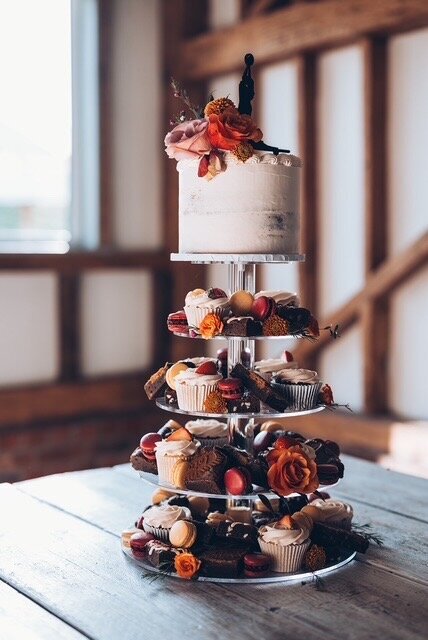 Layers-graces-wedding-cake-brownies-macarons-luxury2