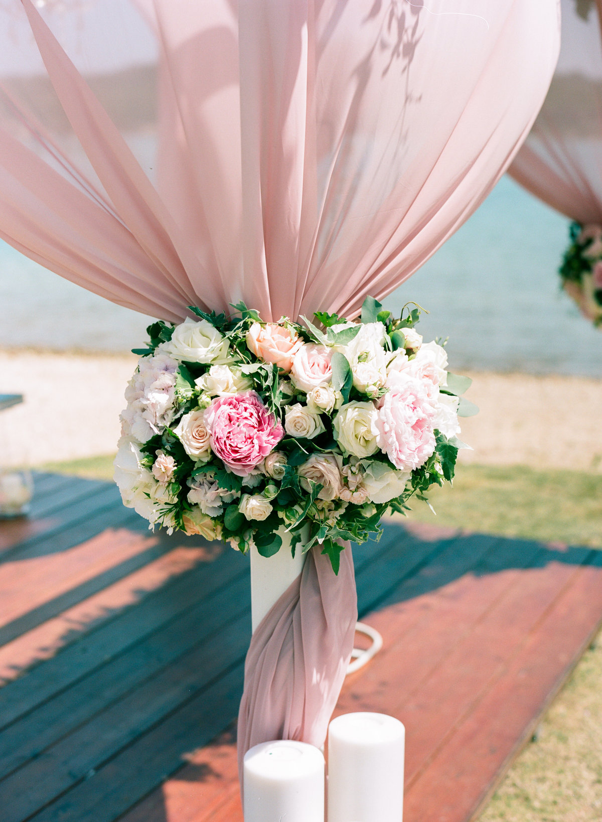 Flowers and decorf for luxury wedding in costa smeralda