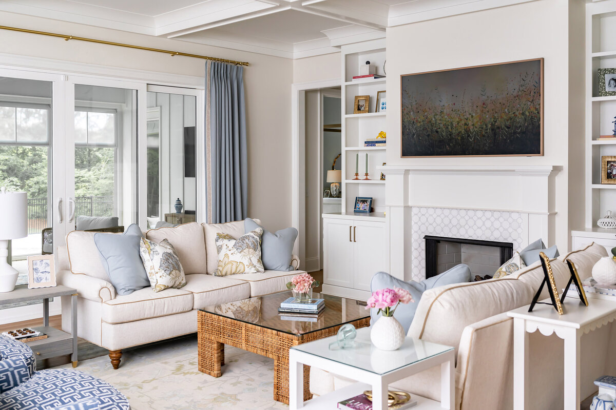 sweet southern home and design white and blue living room