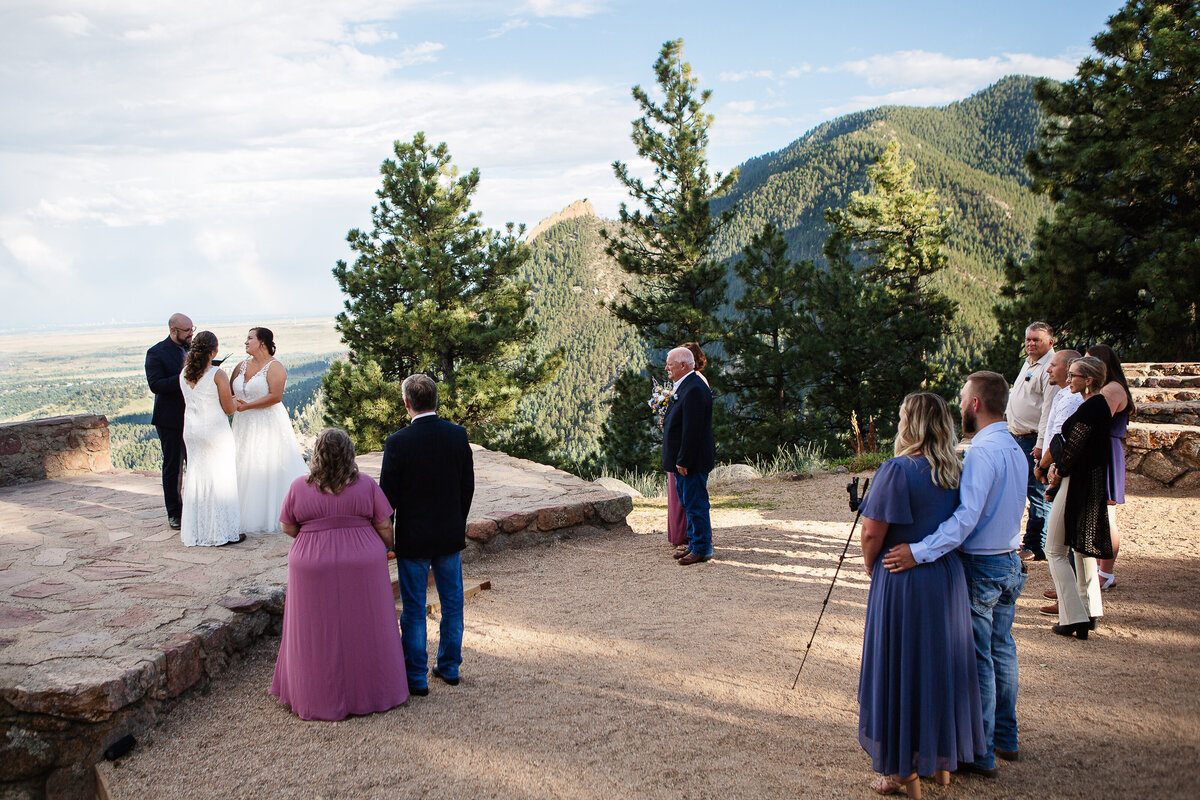 Elope with family in the mountains of Colorado_Destination Wedding Photographer_Caitlyn Cloud Photography2