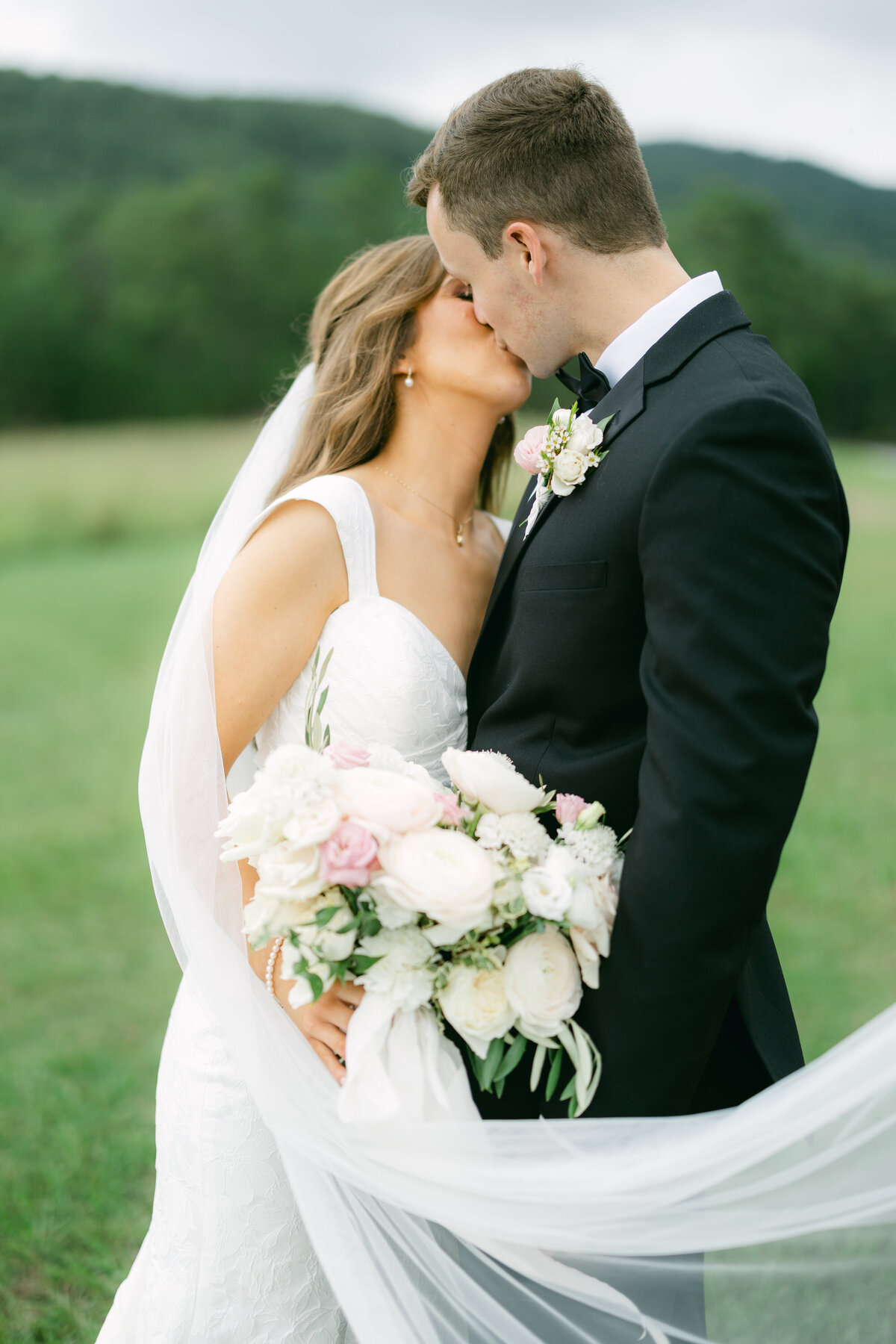 Katherine Horton Photography Olivia & Drew Wedding Day Katherine's Favorites_0091