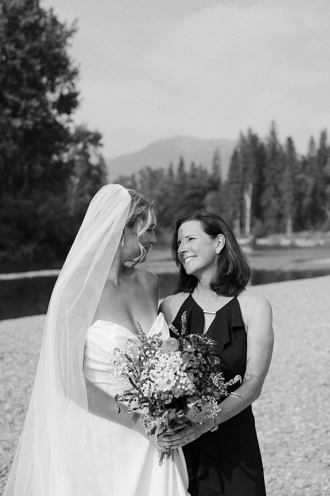 presley-gray-luxury-western-montana-wedding-7391