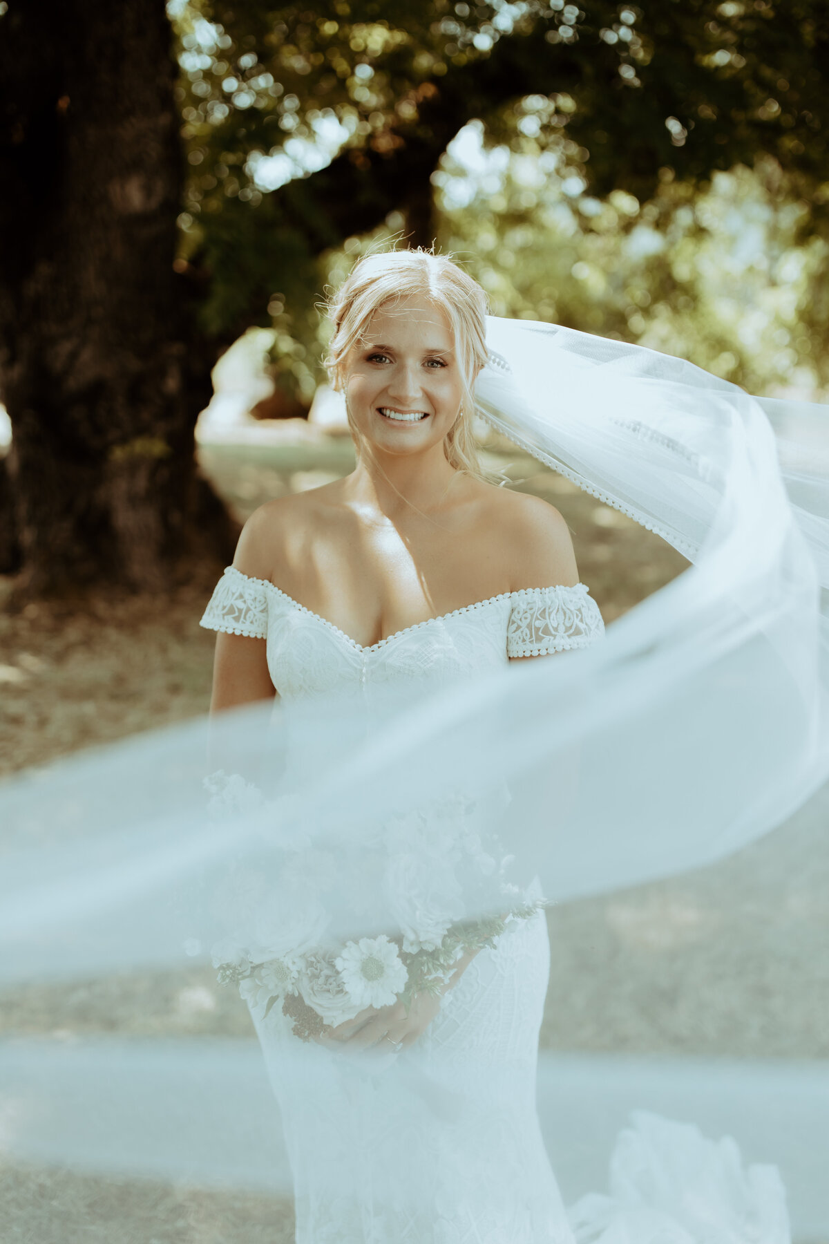 TinRoofBarnWedding