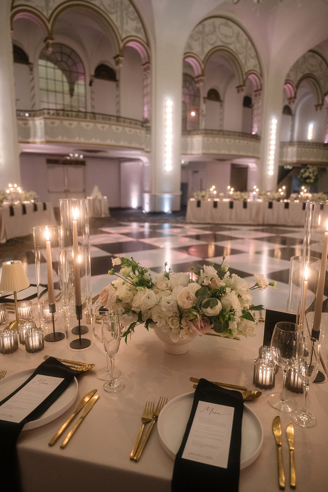 modern-sweet-heart-table-pov-at-boston-park-plaza