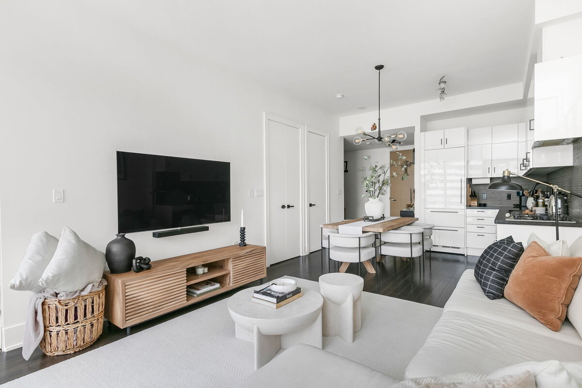 18-web-or-mls-8_004_Living Room
