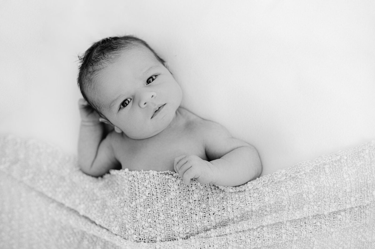 black-and-white-newborn-baby-awake