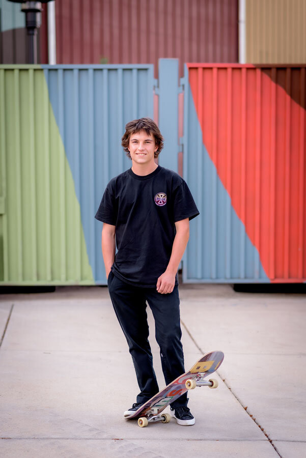 colorado-senior-portrait-boy-with-skateboard-and-colorful-background