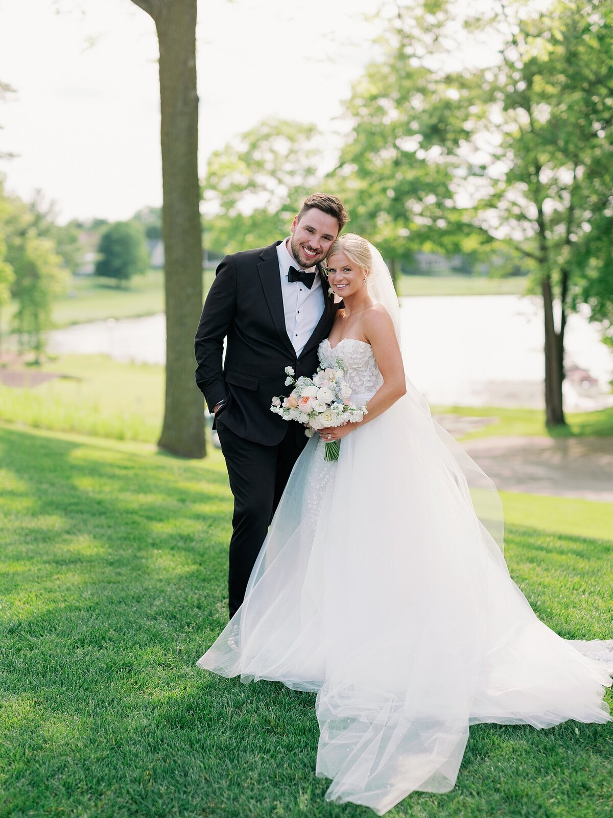 Oak-pointe-country-club-wedding_1325