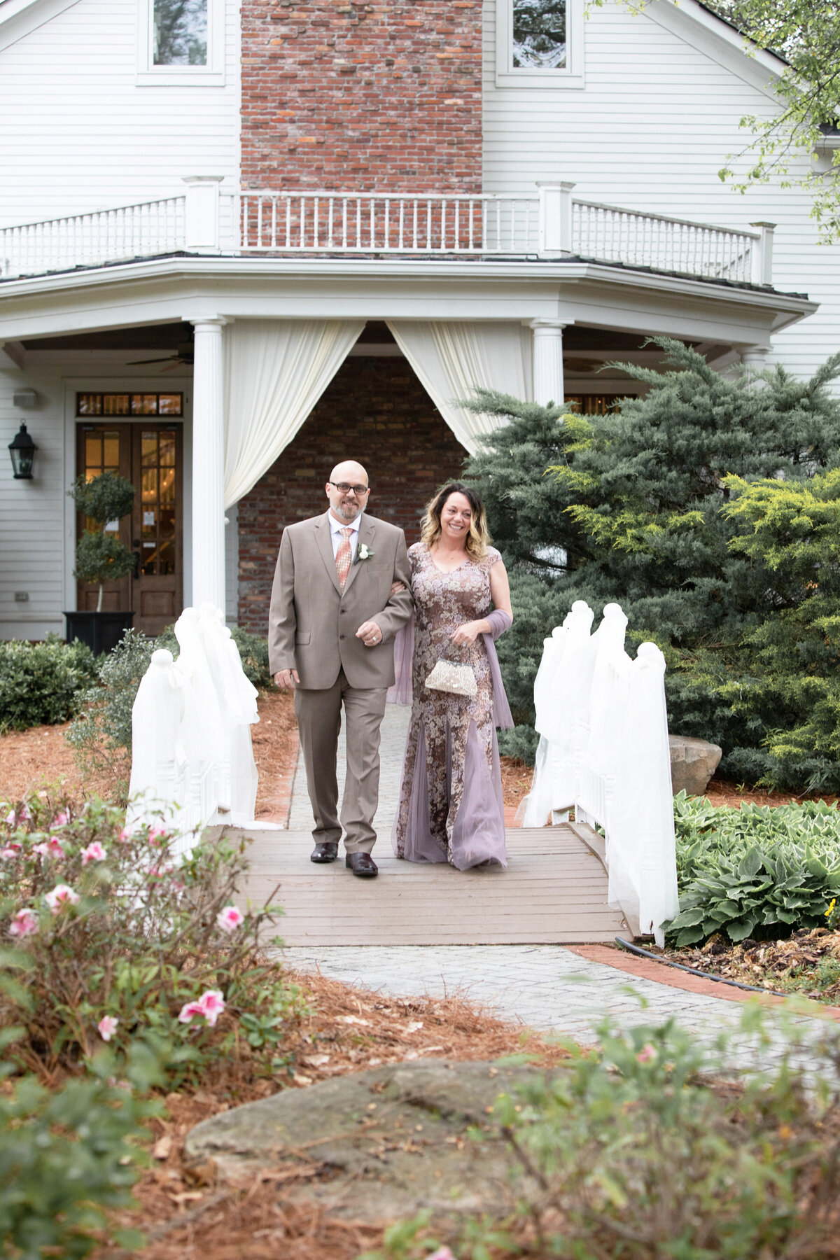 Carl-House-Auburn-GA-Bride-Processional-Wedding-Bouquet-Photography