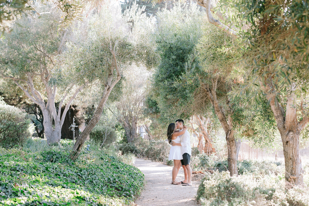 Carmel-by-the-sea-engagement-session-012
