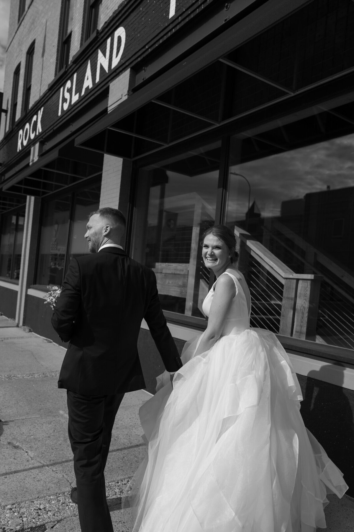 Icon Lounge Wedding Venue Sioux Falls, Sioux Falls Wedding Photographer, Documentary Photographer-30