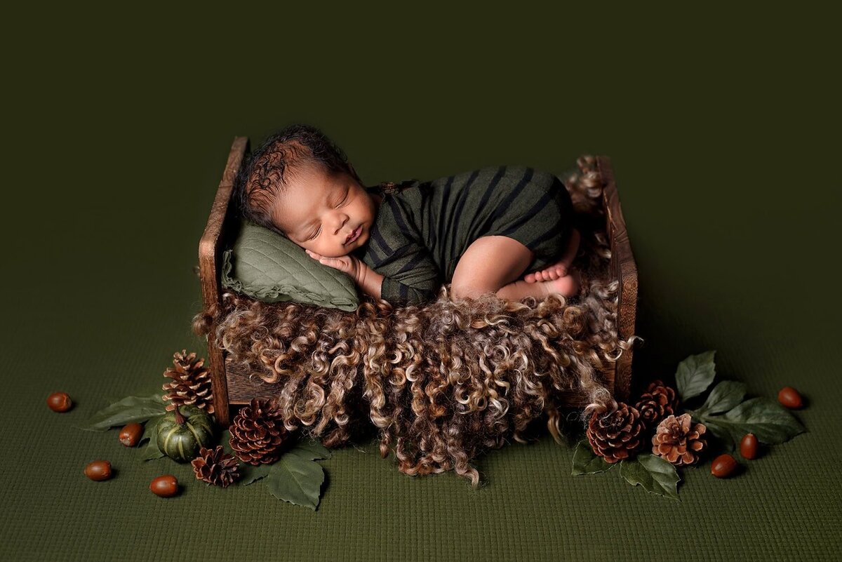 mobile-in-home-newborn-photography-vancouver-fraser-valley_baby-boy-green-bed-prop-bumup-pose