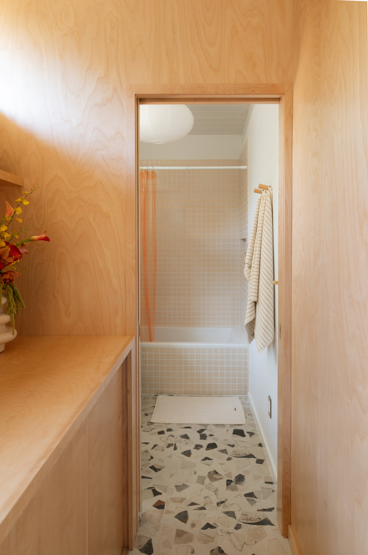 KOCINSKI-MCM-GUEST-BATH-RENO-DIGITAL--15