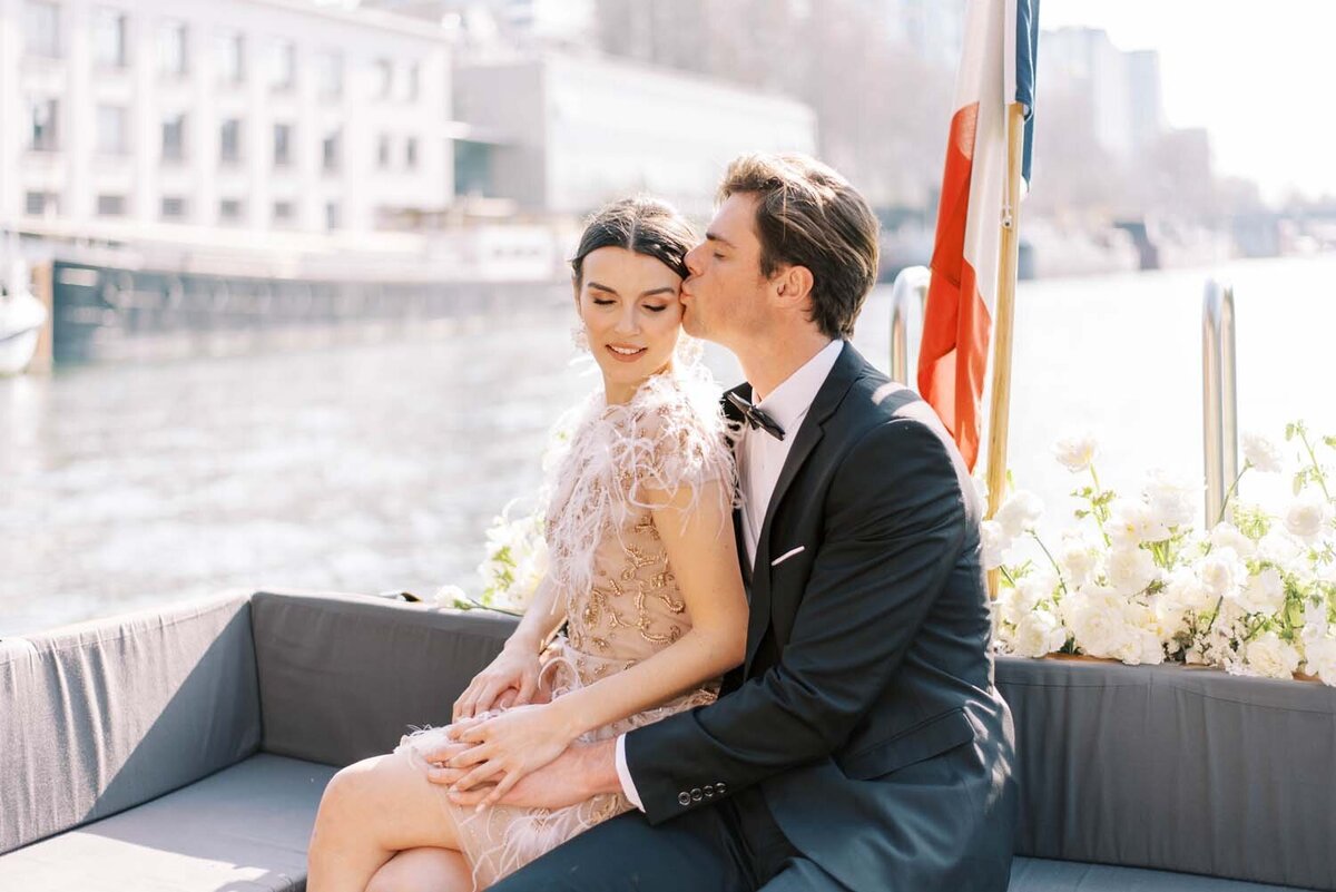 Paris wedding elopement on the Seine private boat Veronique Lorre floral designer Ruth Terrero Photography7