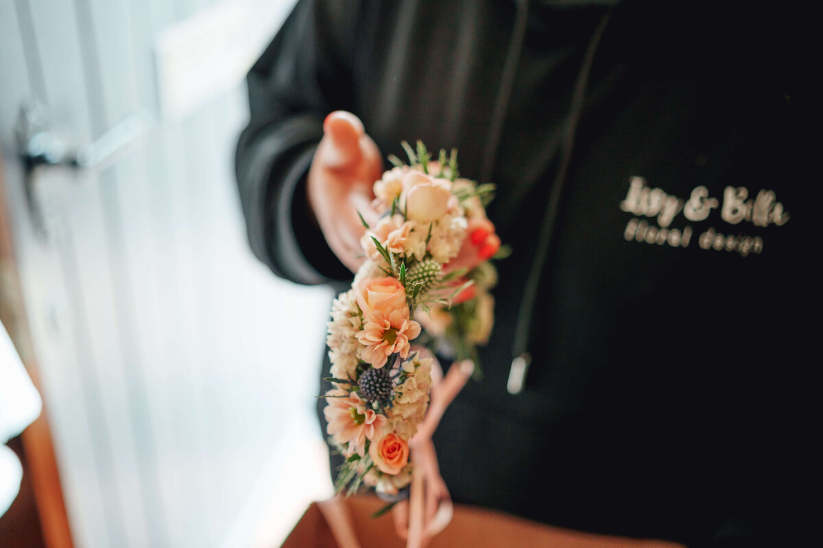 Issy-and-Bella-Floral-Design-Wedding-Florist-Herefordshire-Haybarn-House-J-L7