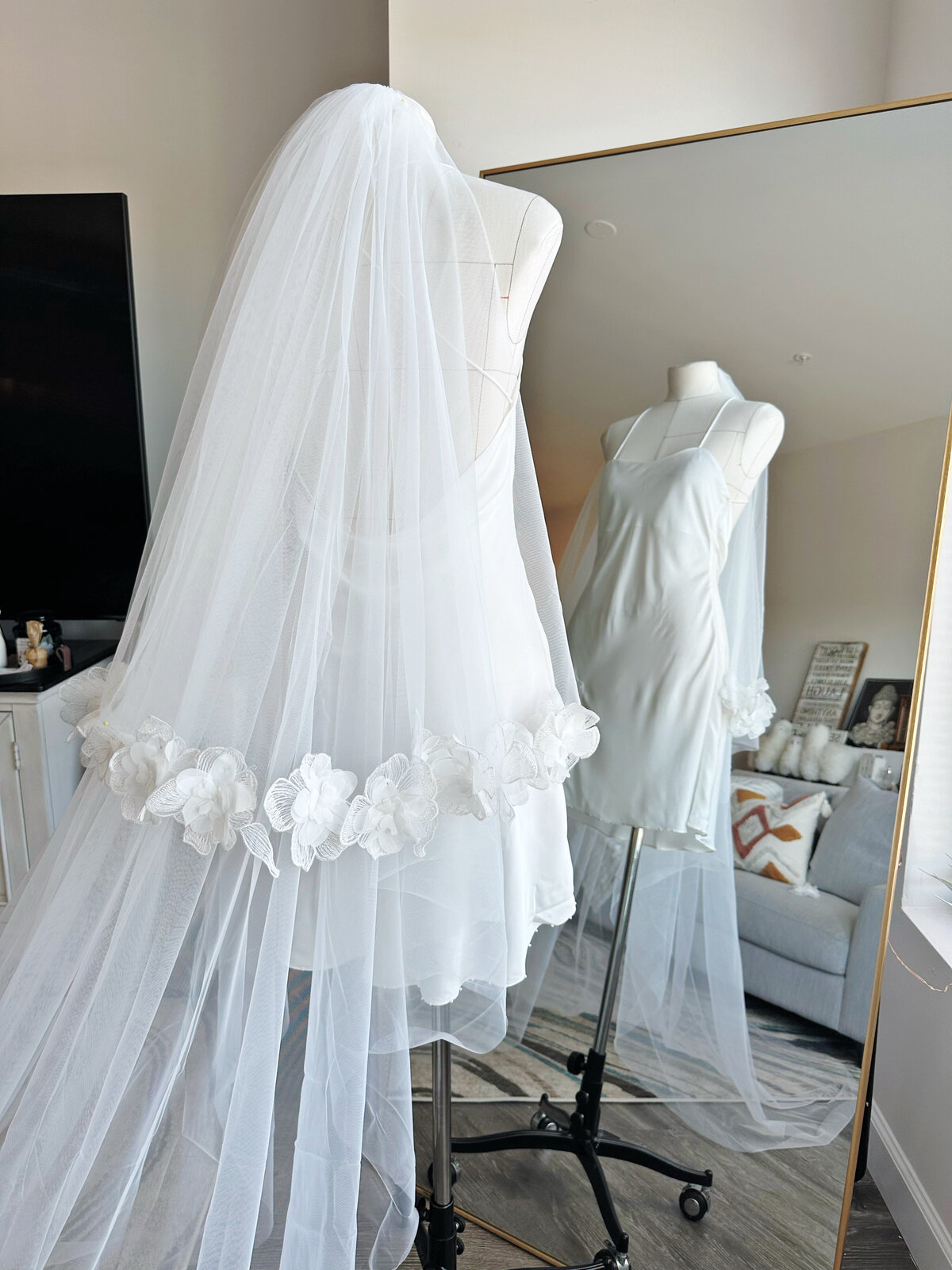 Soft tulle blusher veil with lace edging for romantic style
