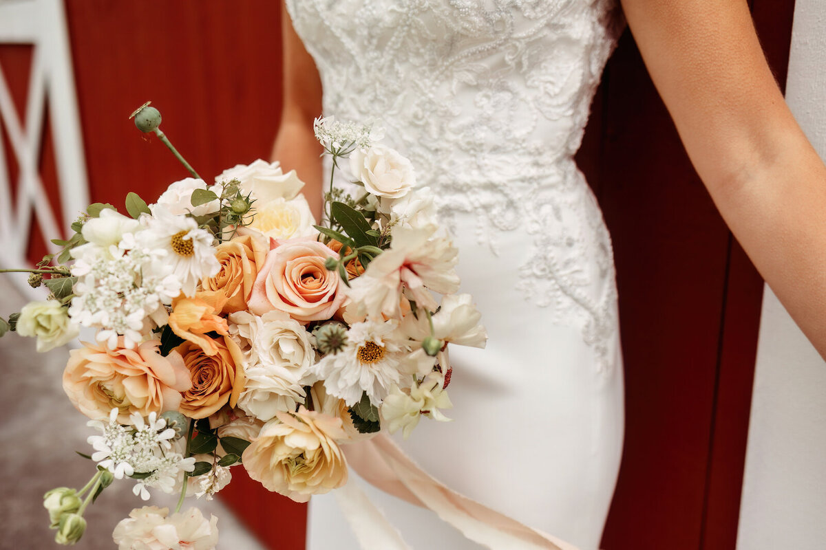 raymond-farm-new-hartford-ct-wedding-flowers-bridal-bouquet-petals-plates-13