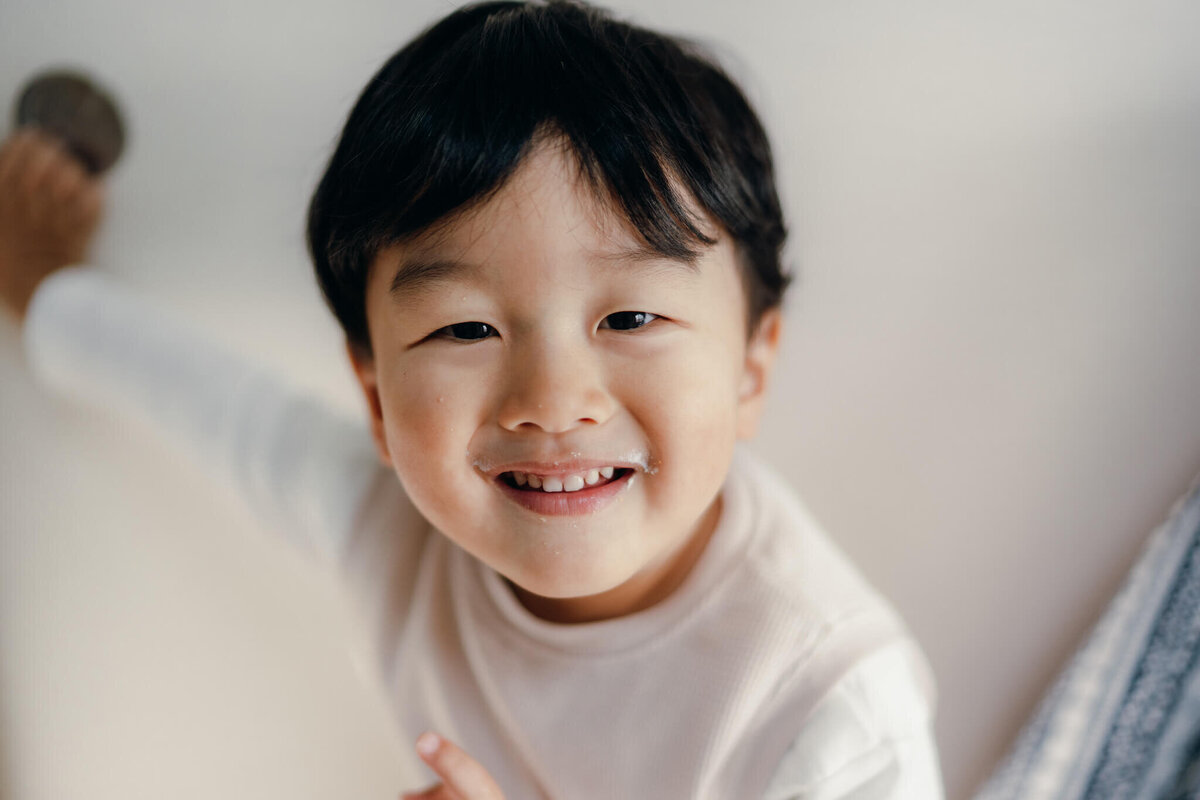 微笑む男の子
