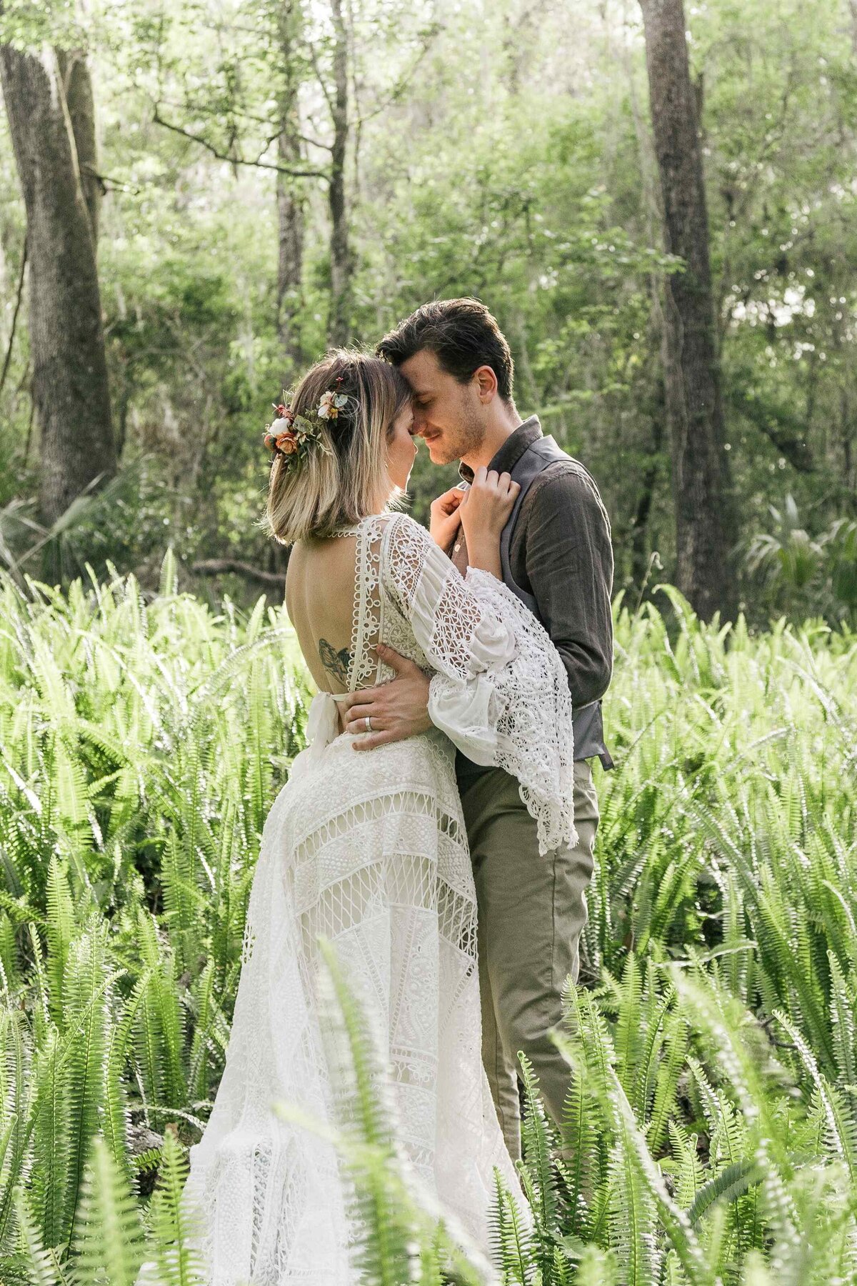 49-bride-groom-in-ferns