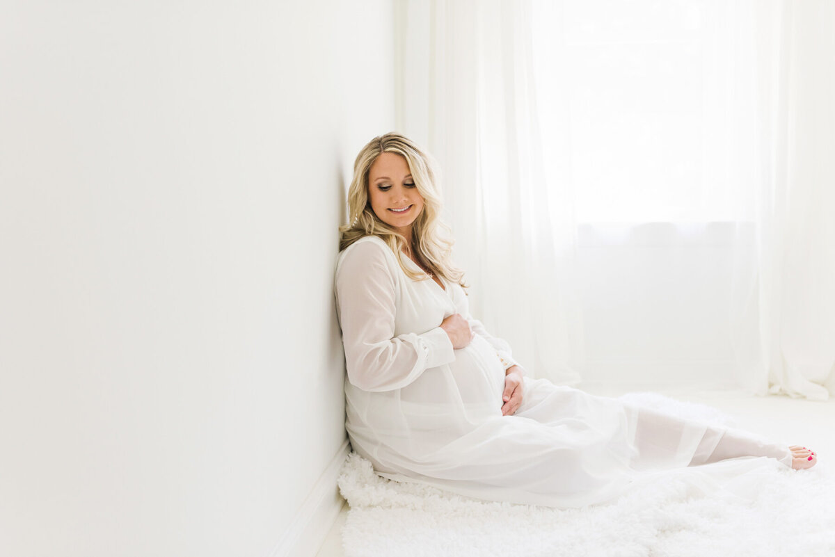 Light-Airy-Maternity-Session-22