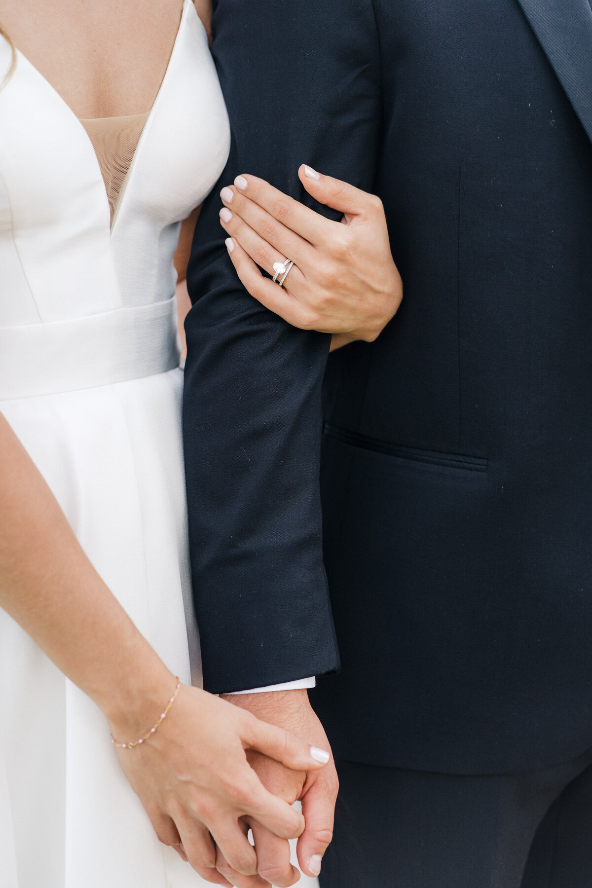 timeless-couples-portrait-company-stables