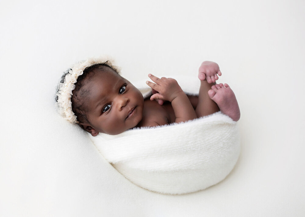 NEWBORN_BABY_GIRLINWHITEWRAP