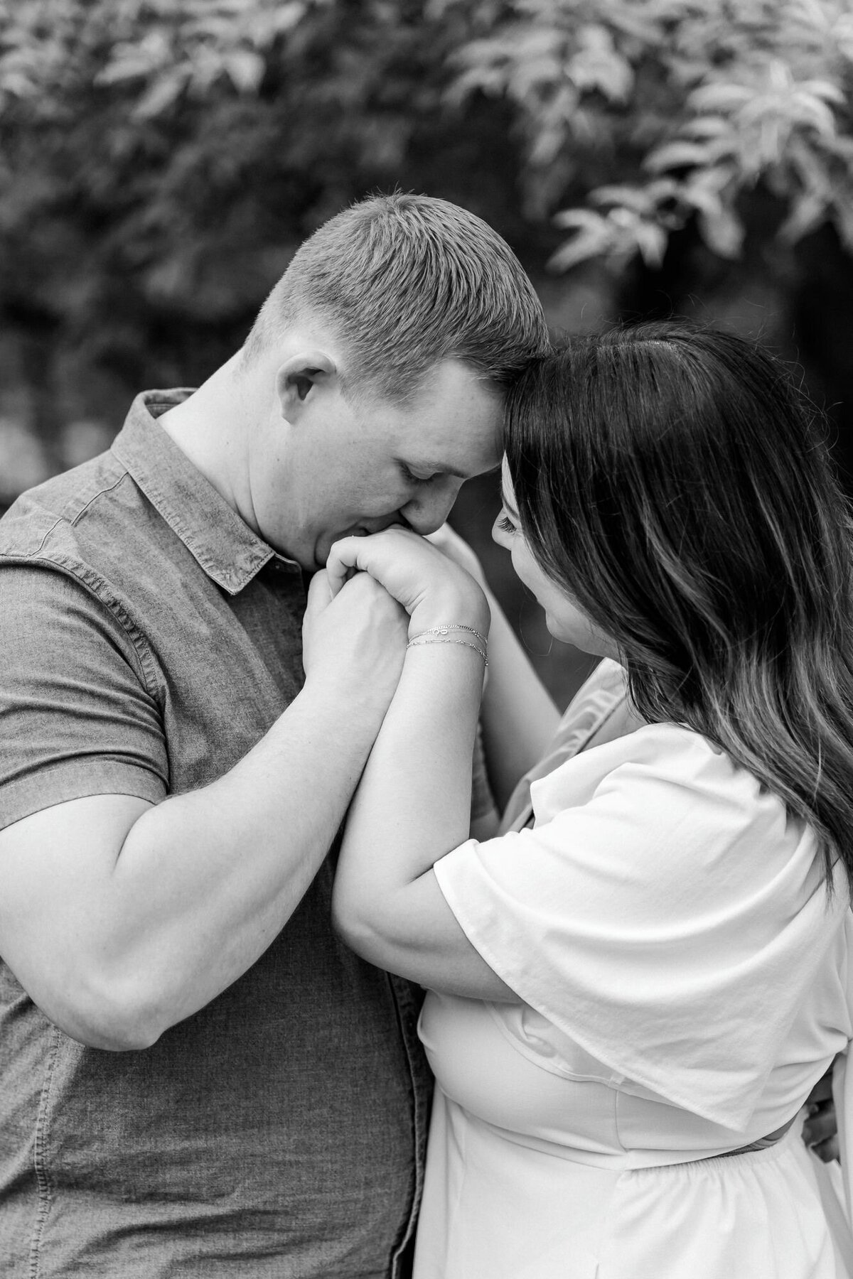 sweet-hand-kisses-couple