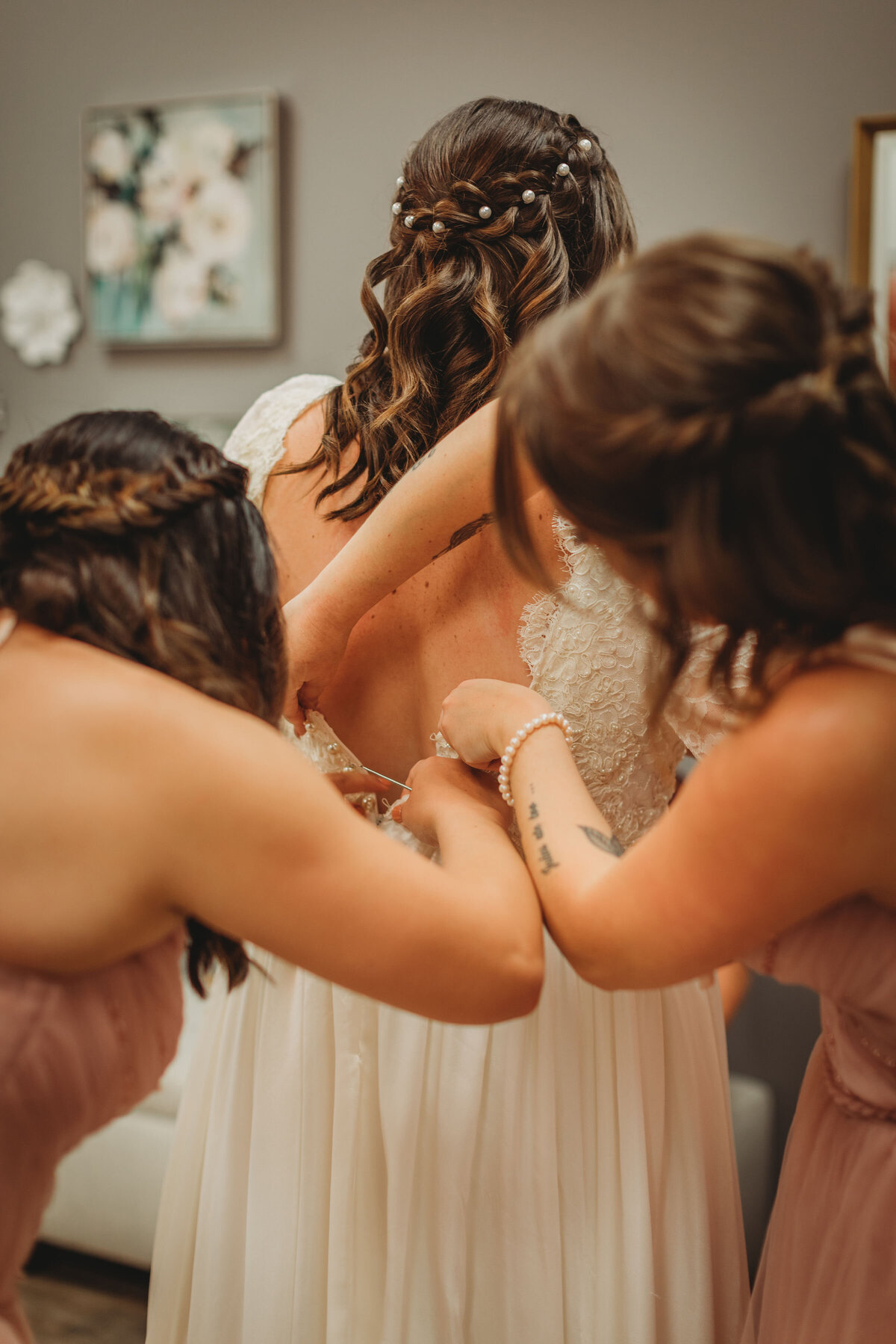 Han Getting into Dress