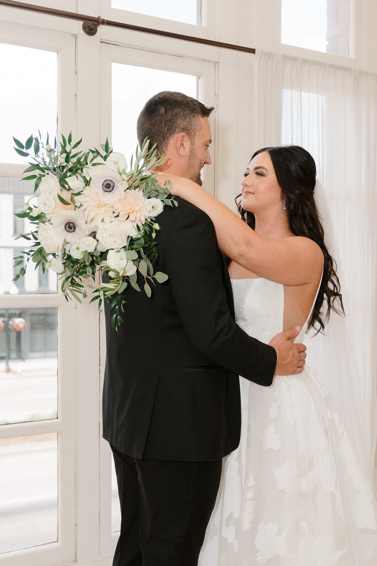 P+T-Minnesota Wedding Photographer-The Capitol Room-St. Peter, MN-8