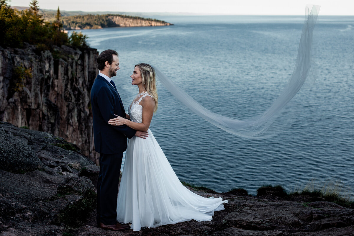 Duluth-Minnesota-North-Shore-Lake-Superior-Elopement-Fall-Andy-Hardman-Photography160-2