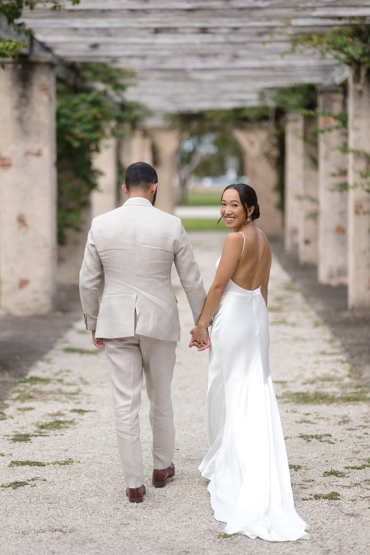 Wedding-portraits-Prado-Entrance-5
