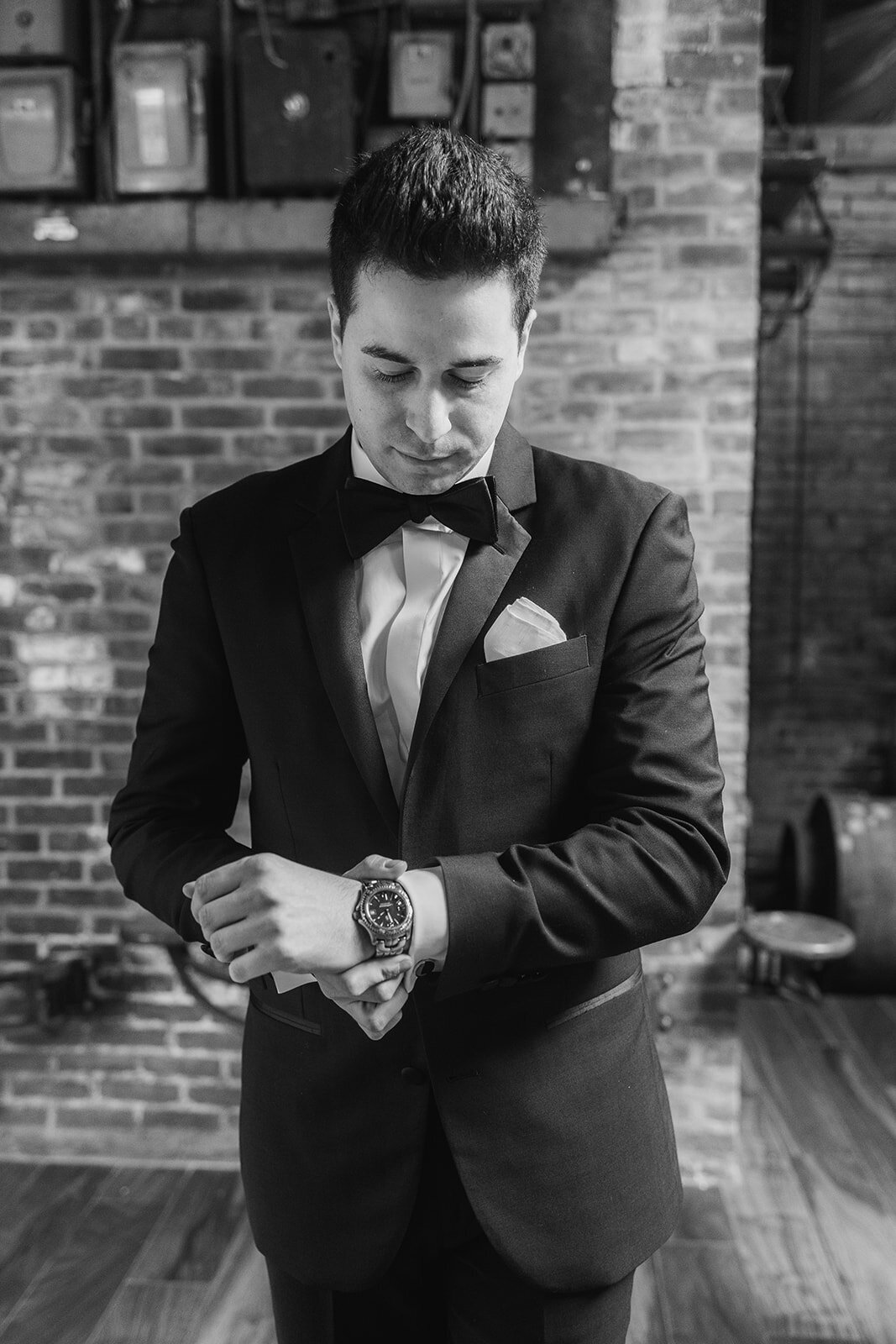 groom finishes getting ready for city winery wedding