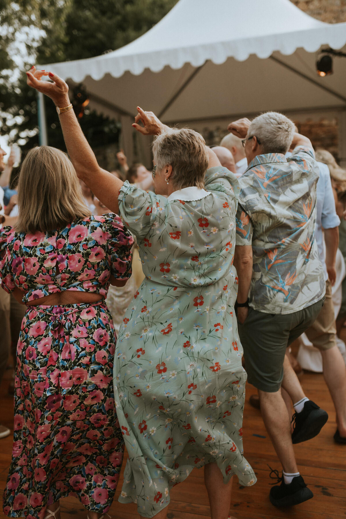 Kirstyandjames_chateaudecas_lauradeanphotography_dorsetweddingphotographer-1142-1