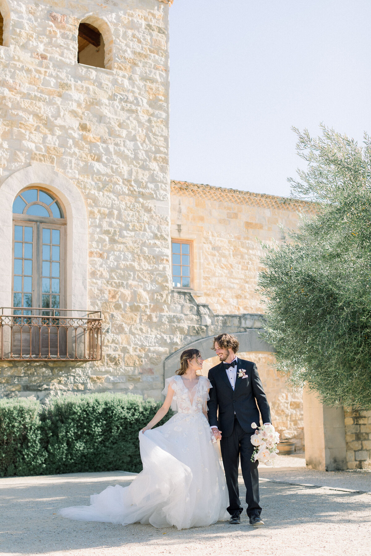 joyful-bride-groom-walking-laughing-romantic-outdoor-wedding