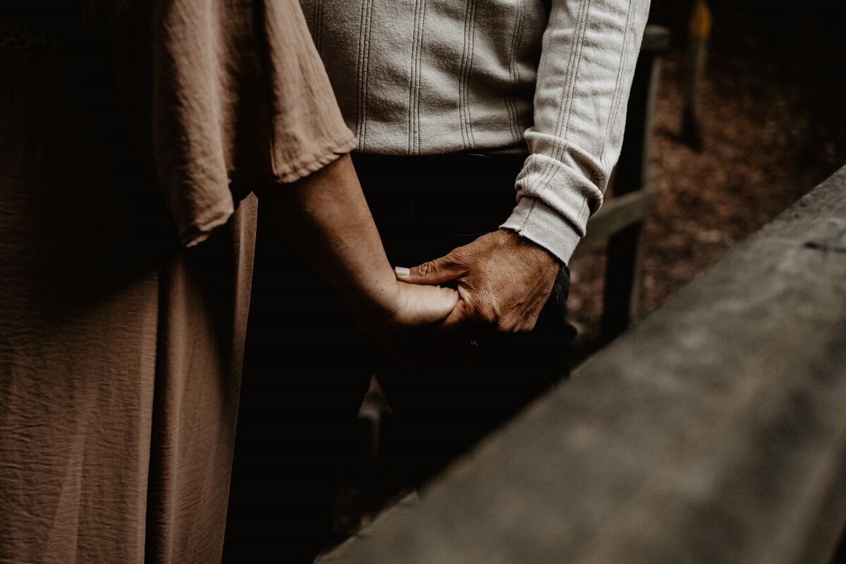 Details in een fotoshoot met een leuk stel in Arnhem