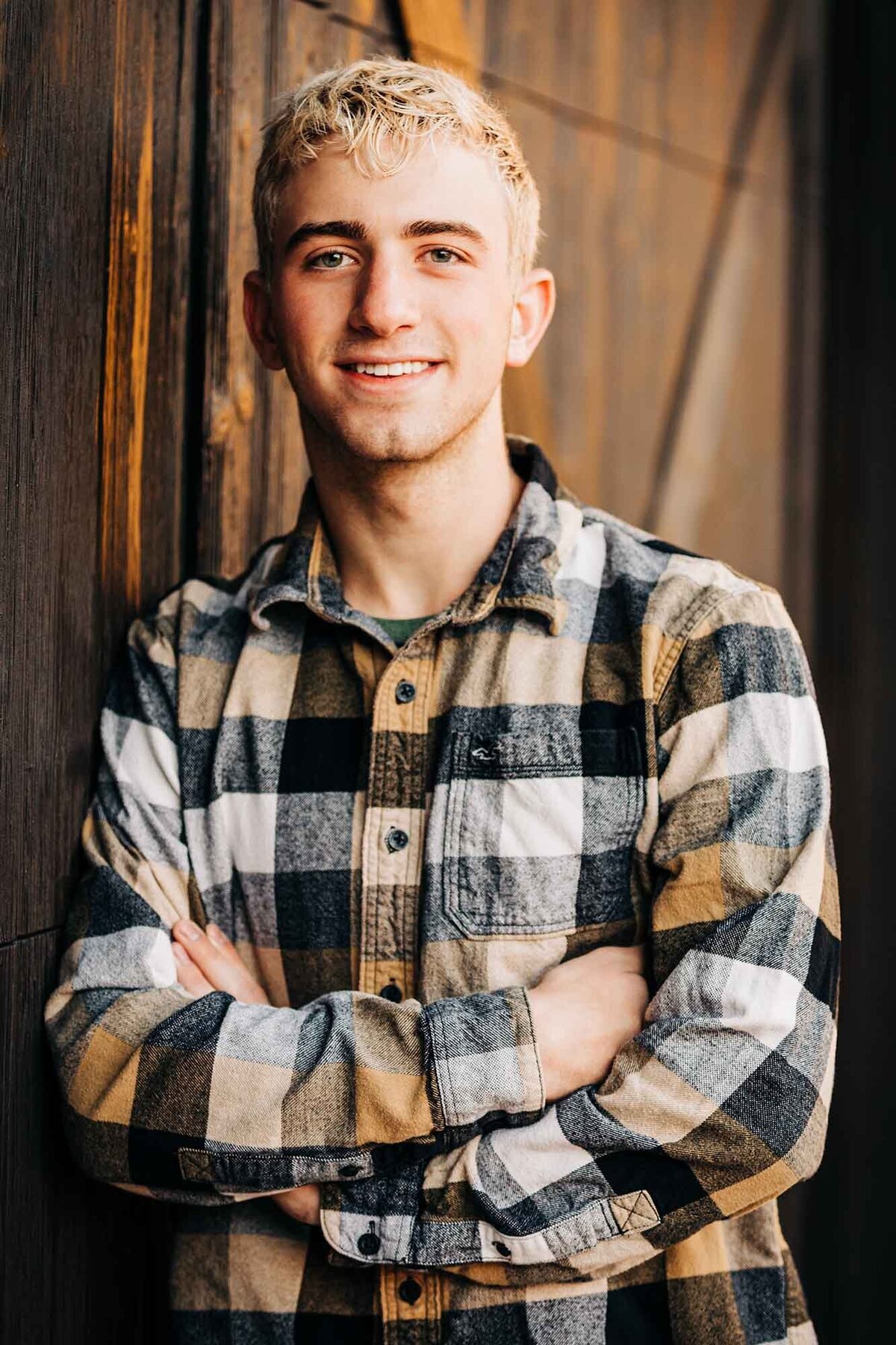 Missoula high school senior photo boy leaning against wall