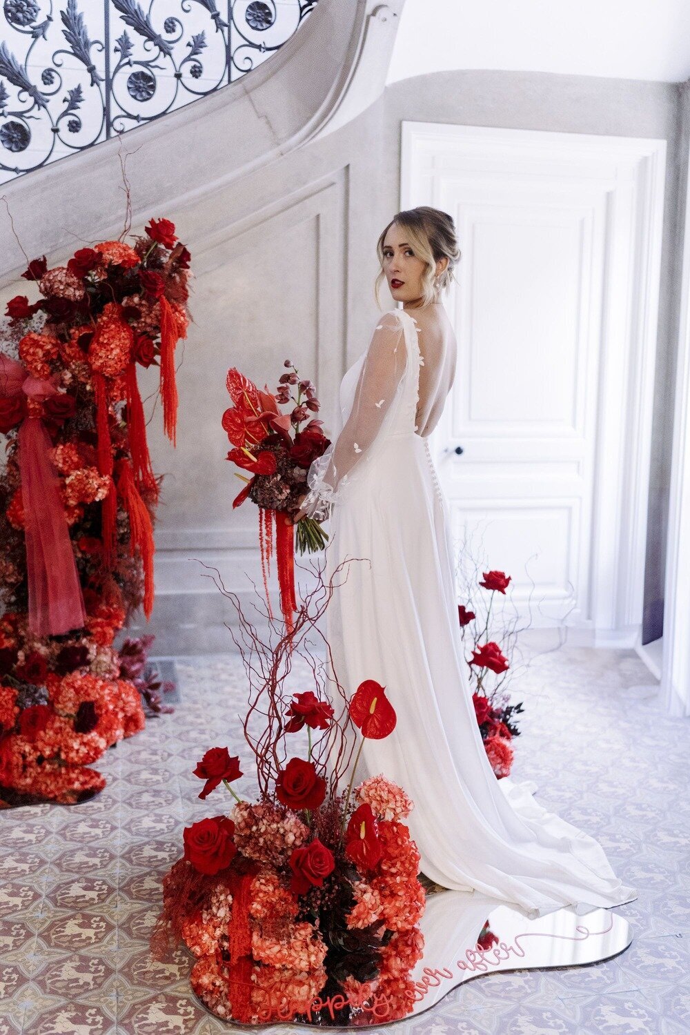 compositions-florales-nuances-de-rouge-mariage