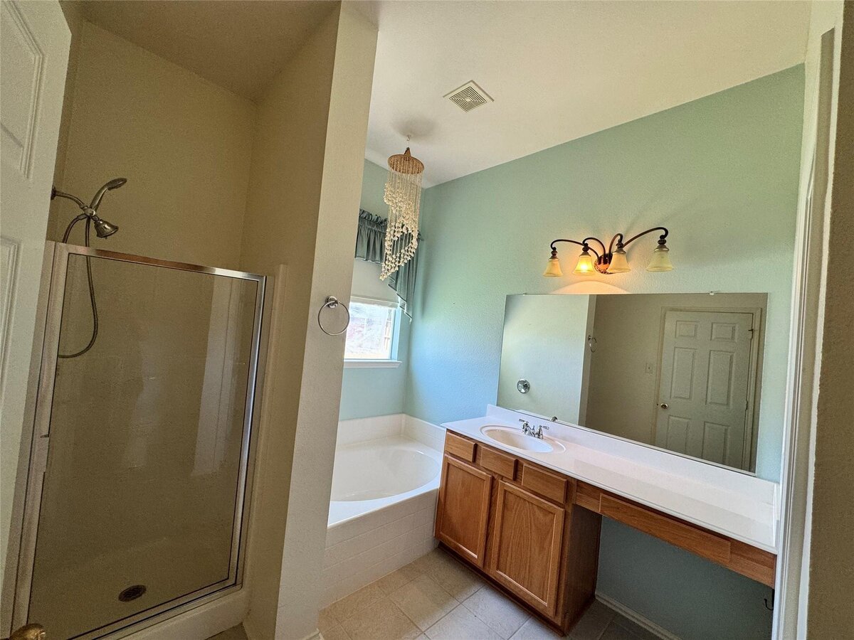 3 bedroom home for sale in Terrell, Texas - Ensuite bathroom