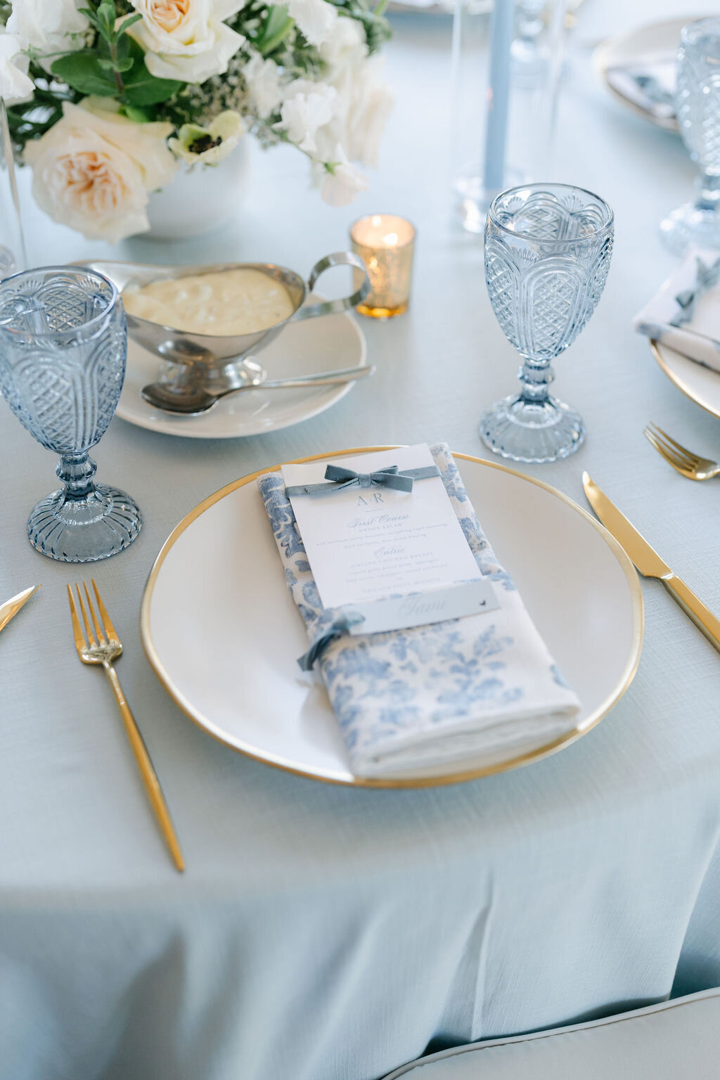 pattern linen, gold accents 
